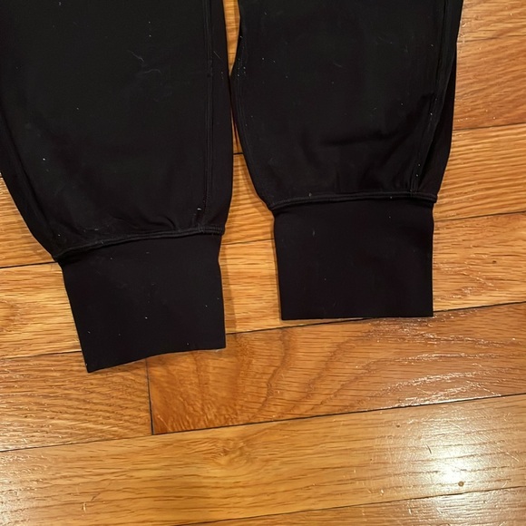 Lululemon align joggers. Size 2 - Picture 3 of 5
